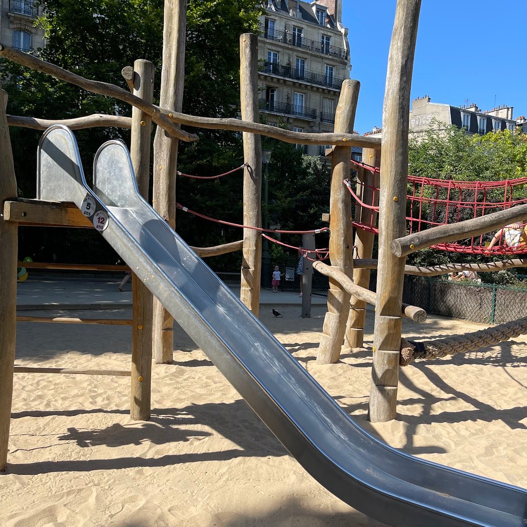 Aire de jeux pour enfants 1